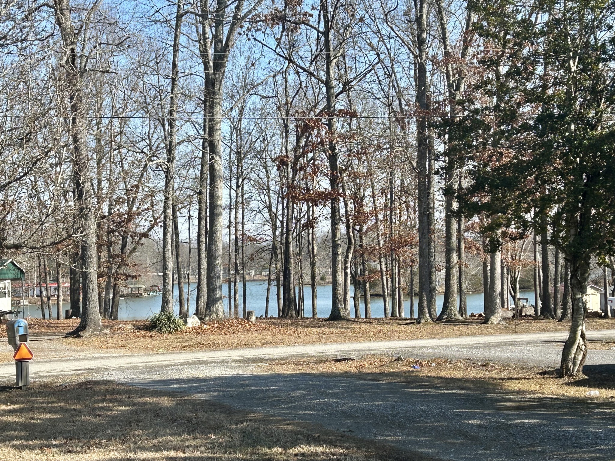 725 Lakeshore Dr