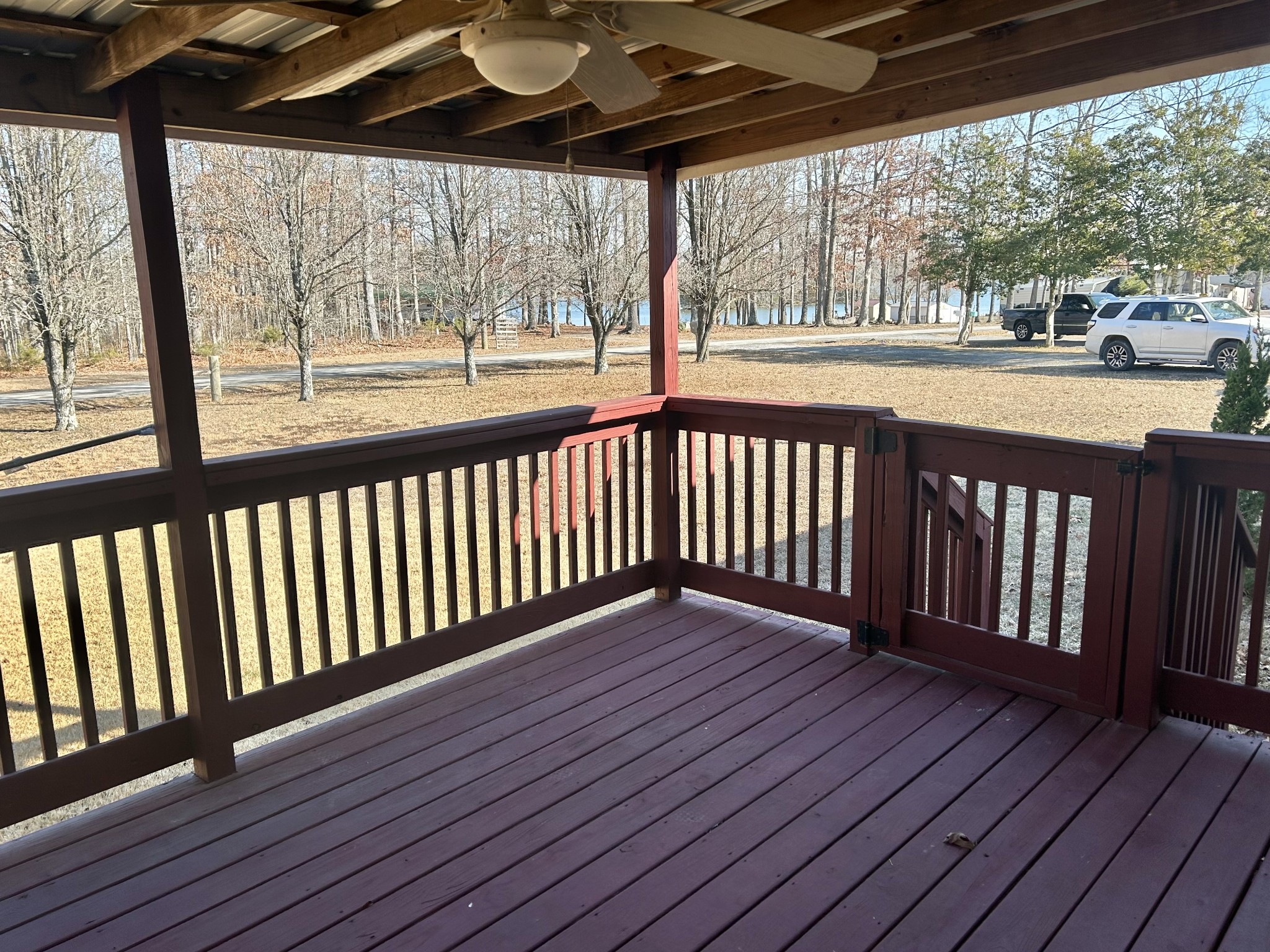 725 Lakeshore Dr