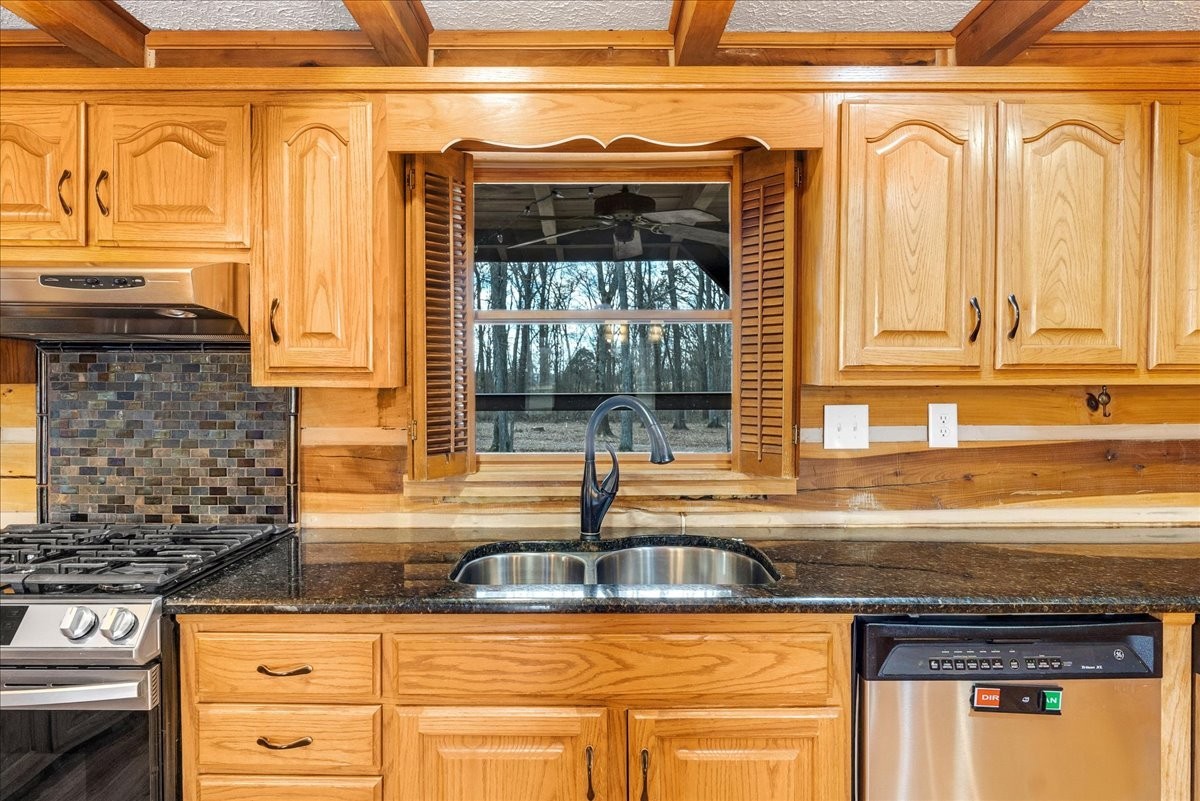 312 Roscoe Lynn Rd
