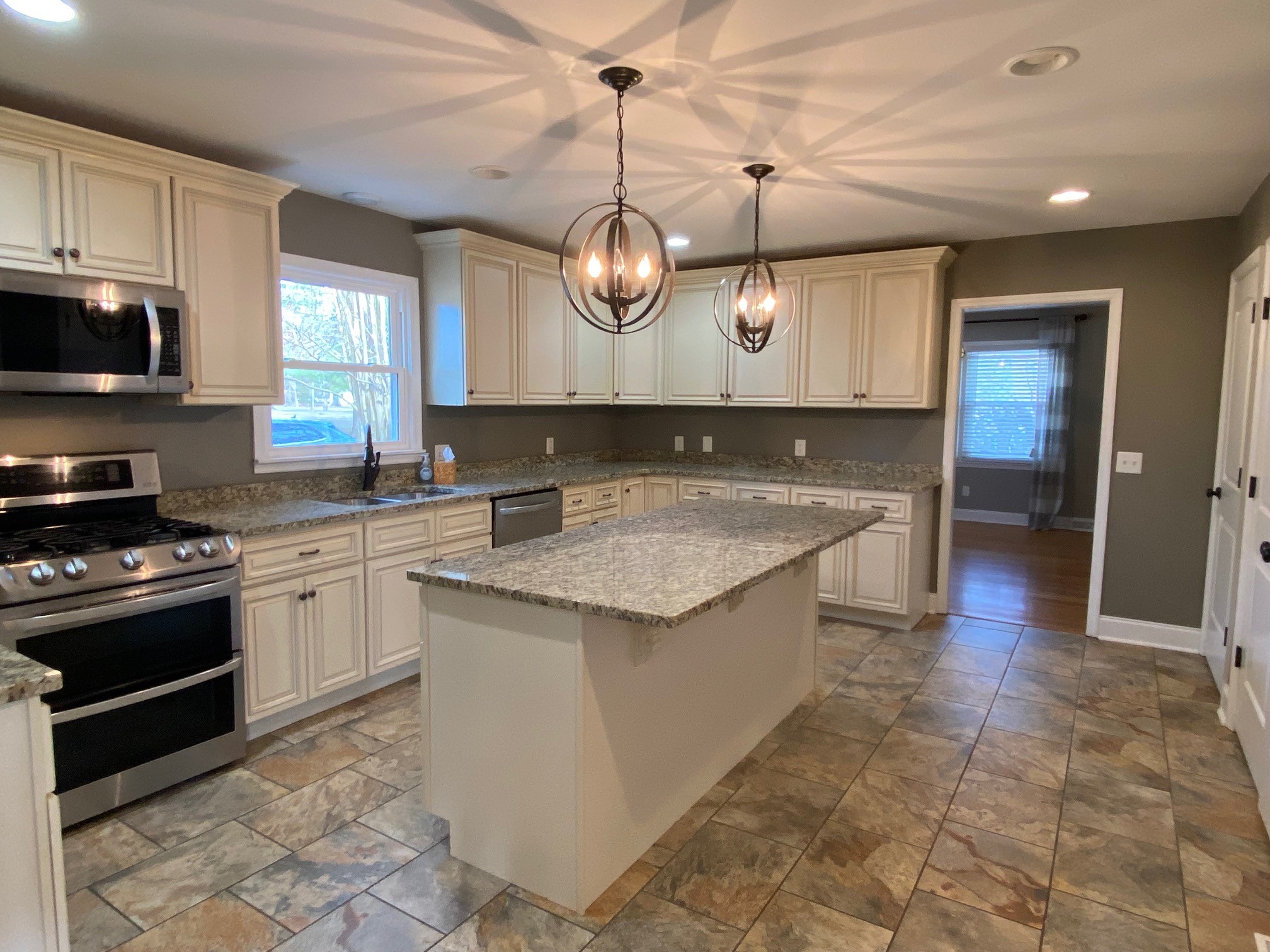 1105 Pickett Dr