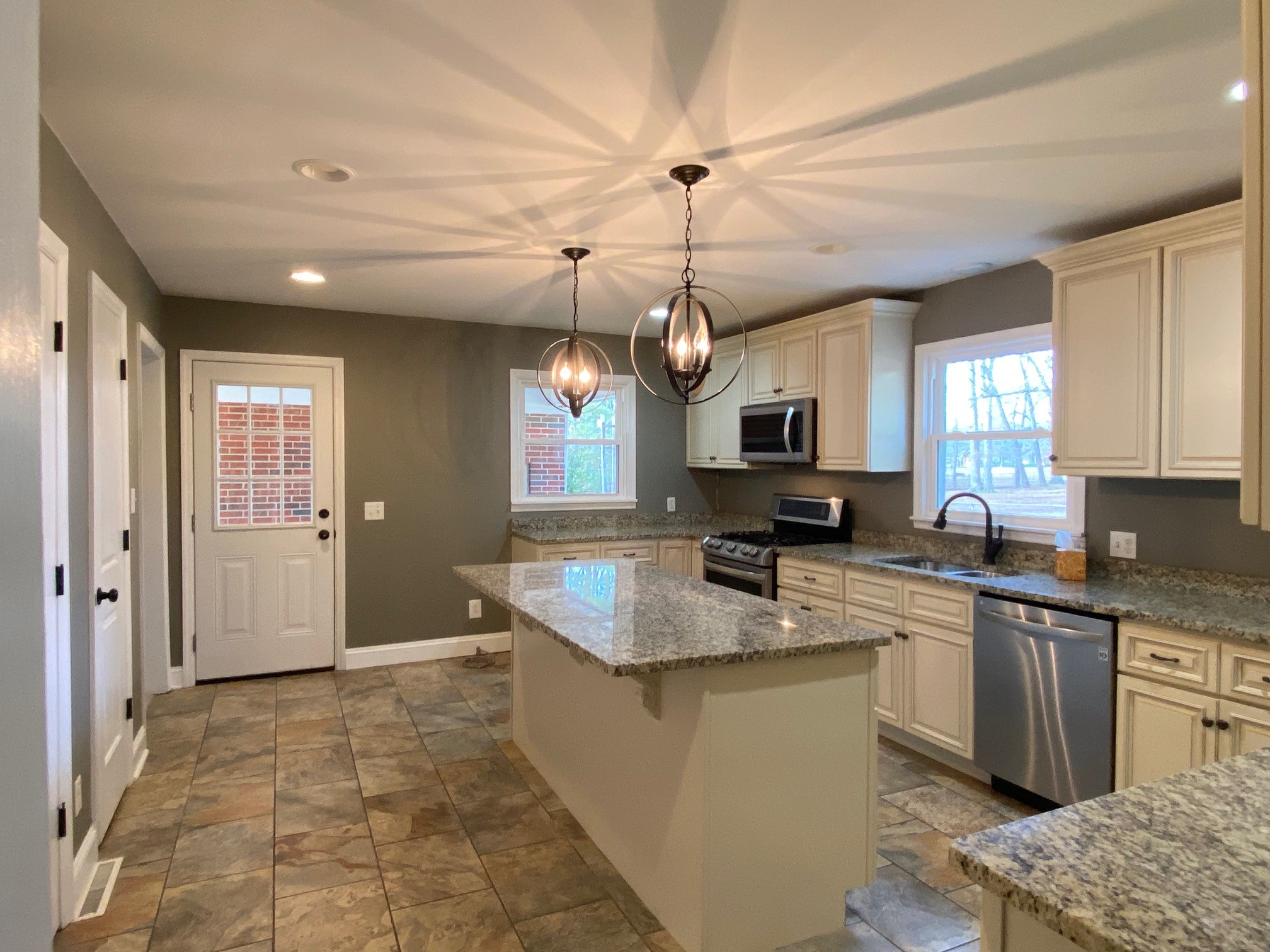 1105 Pickett Dr