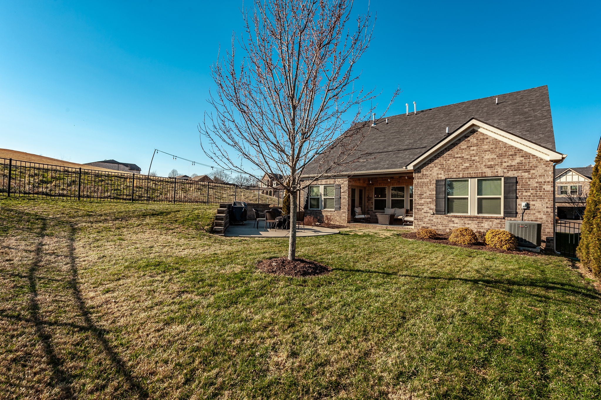 1052 Fenner Ln