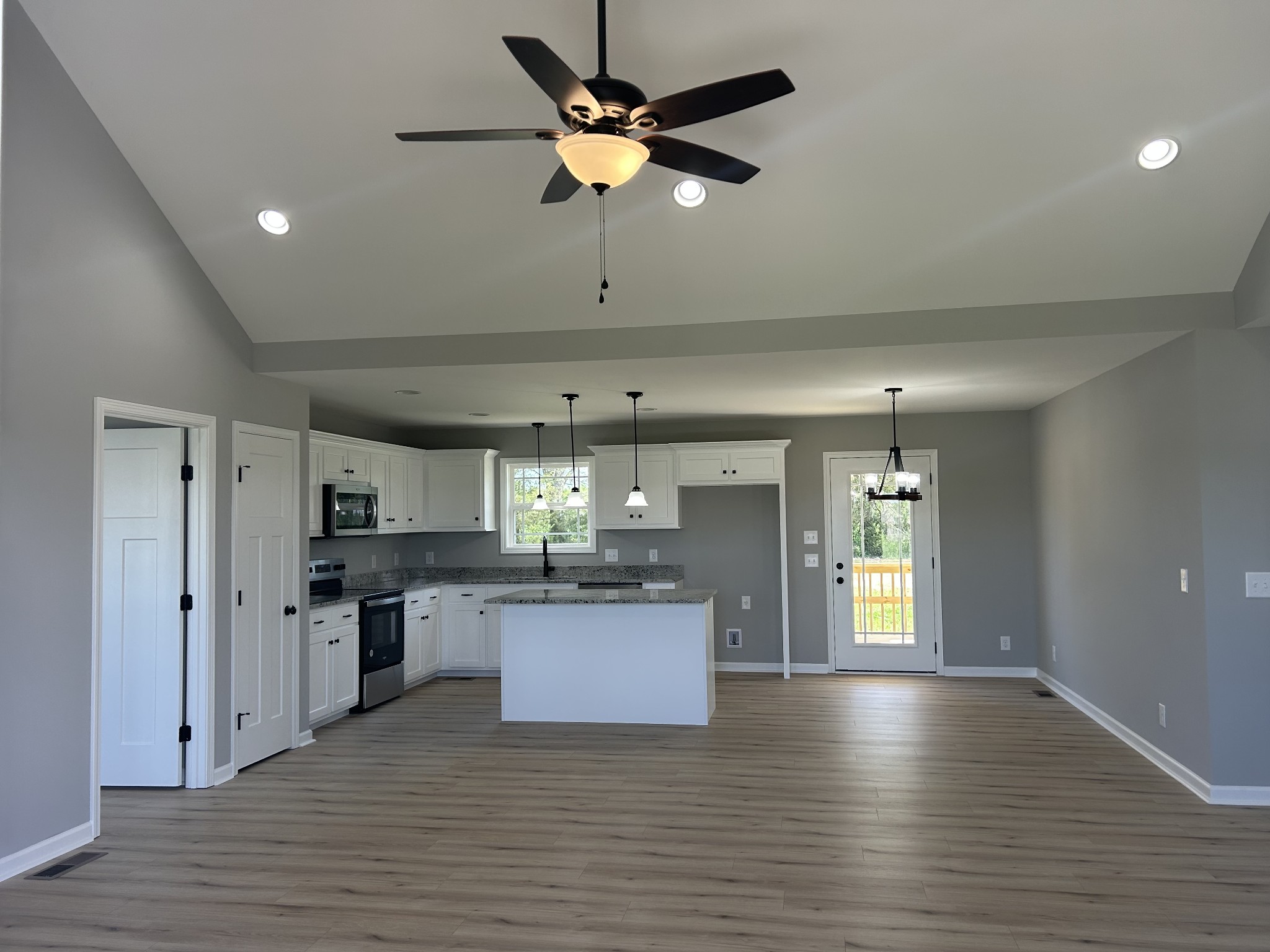 408 Randall Ln