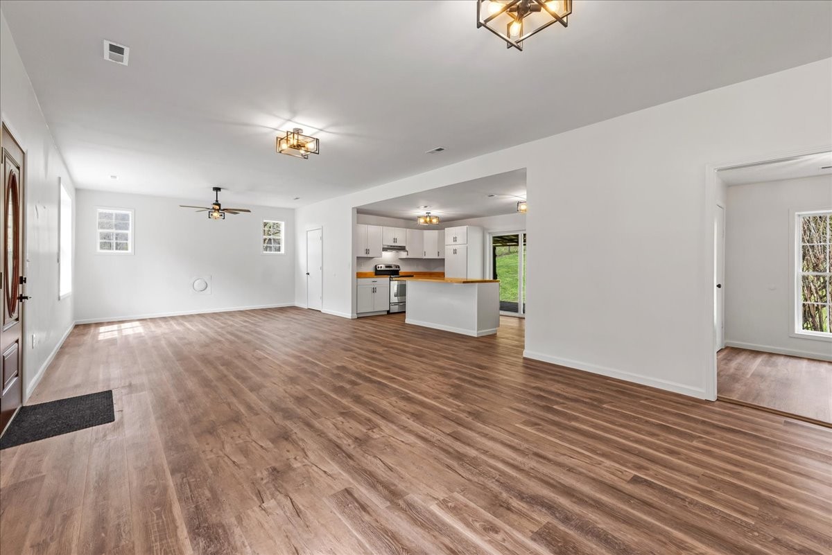525 Jones Hollow Rd