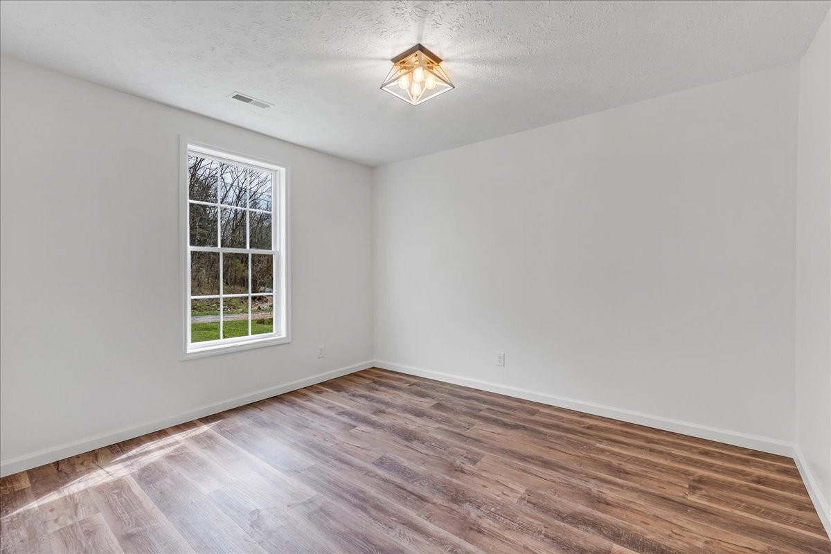 525 Jones Hollow Rd