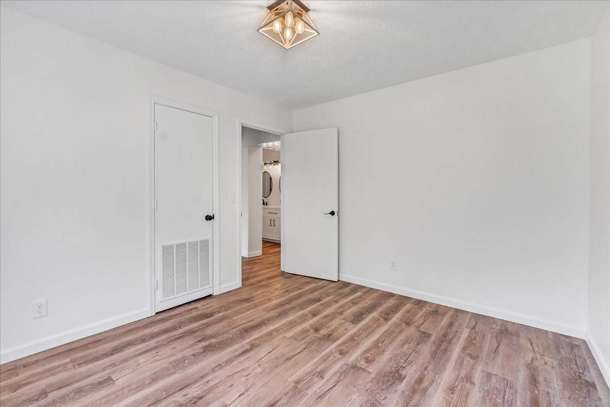525 Jones Hollow Rd