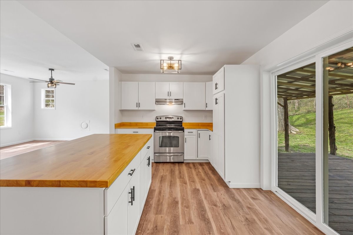 525 Jones Hollow Rd