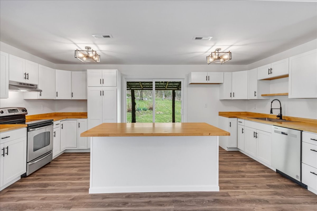 525 Jones Hollow Rd
