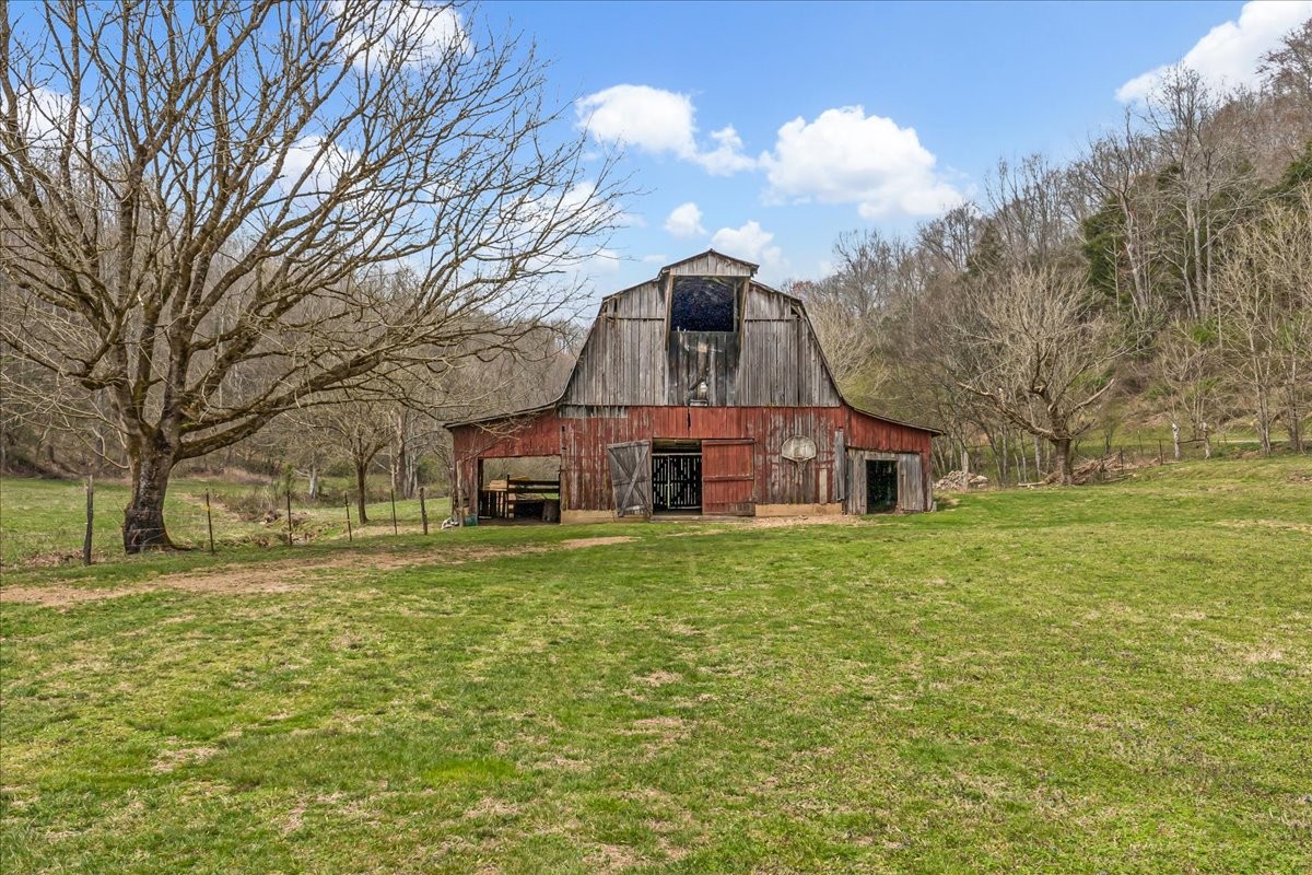 525 Jones Hollow Rd