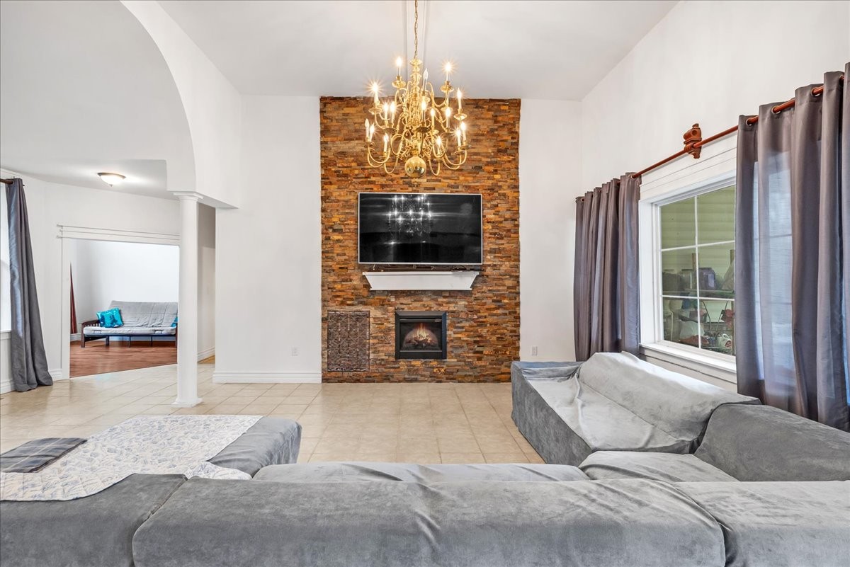232 Paragon Dr