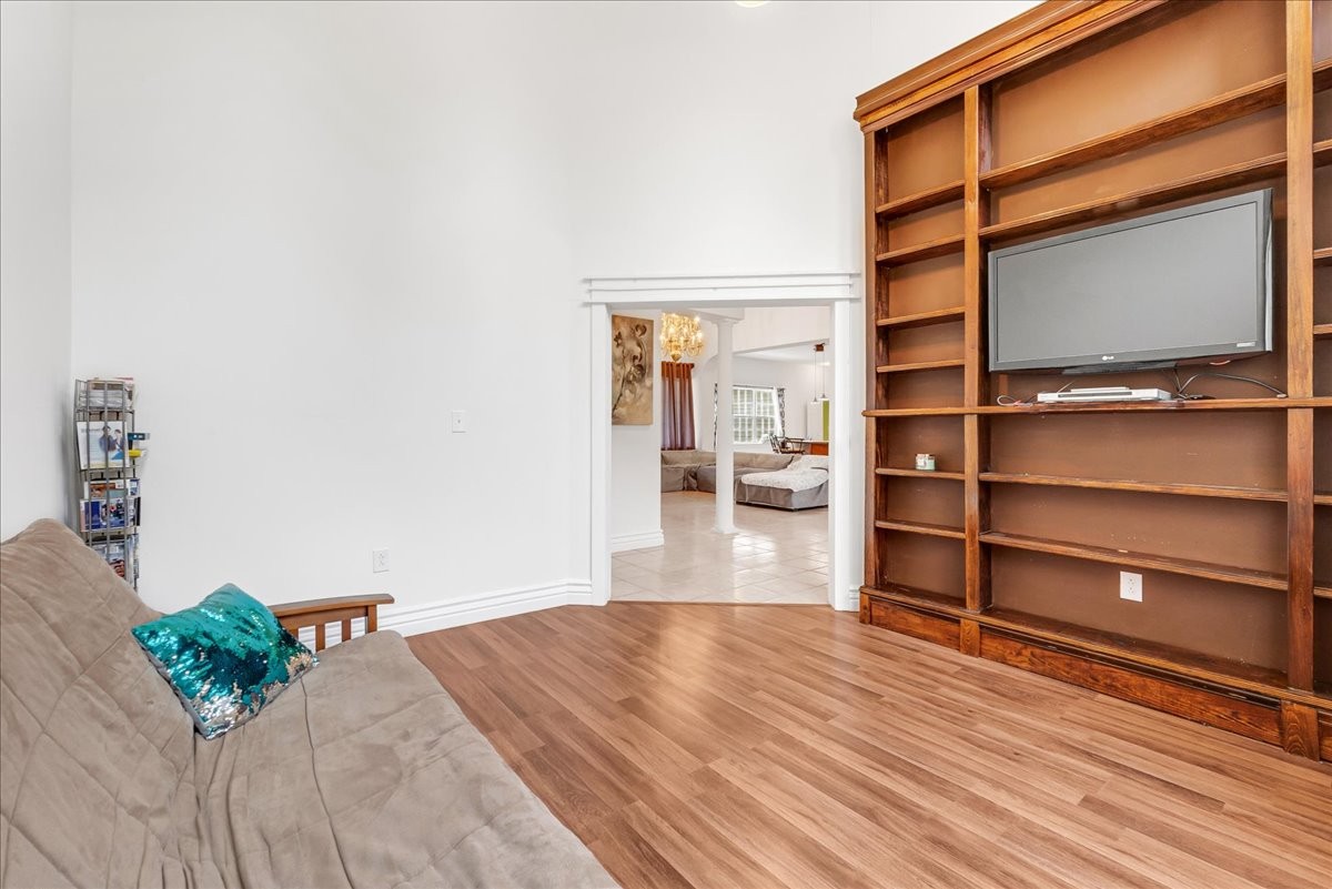 232 Paragon Dr