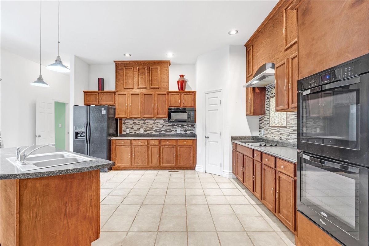 232 Paragon Dr