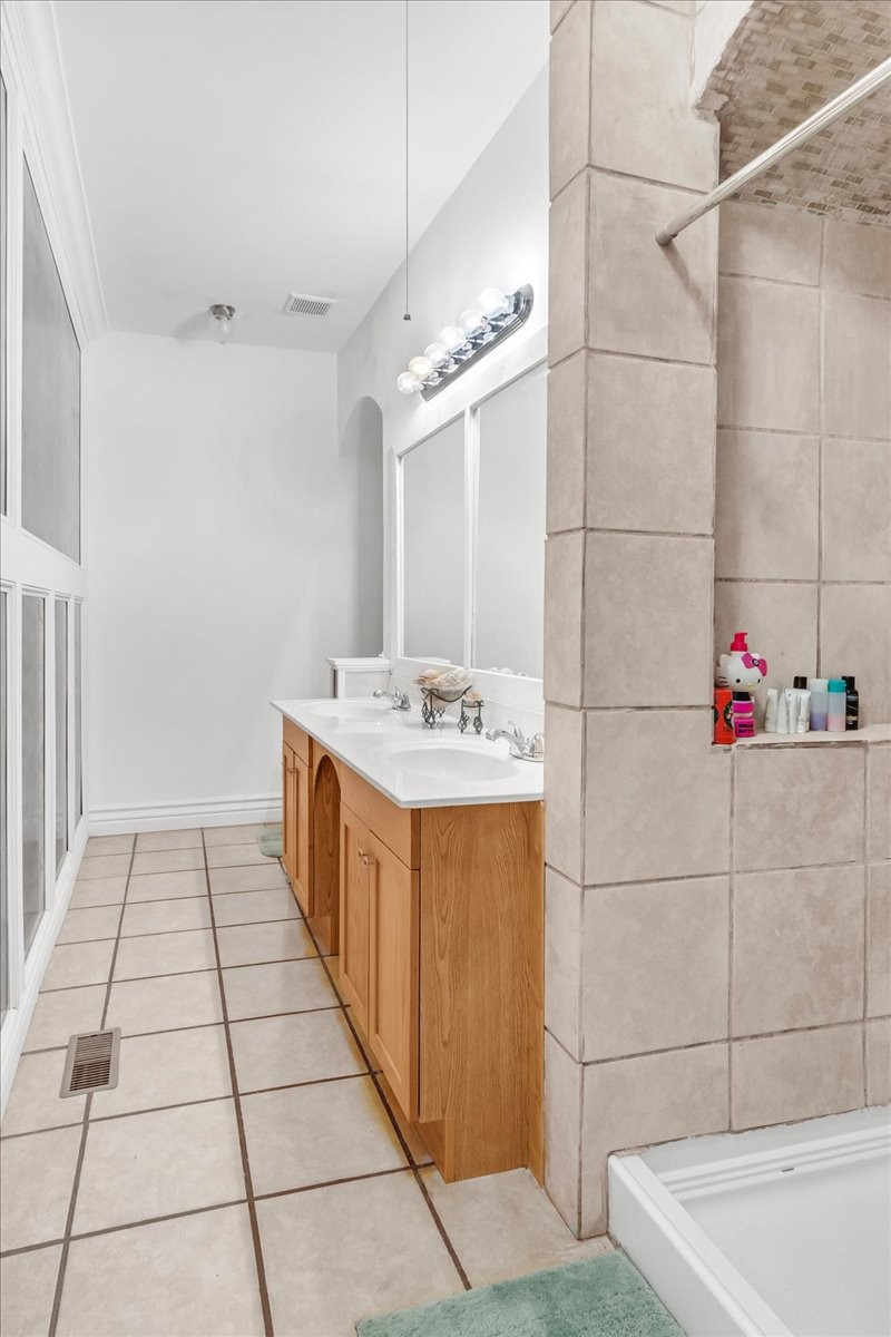 232 Paragon Dr