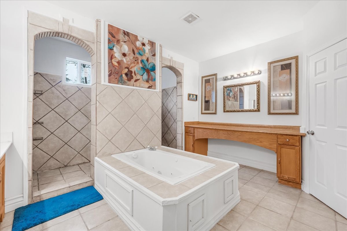 232 Paragon Dr