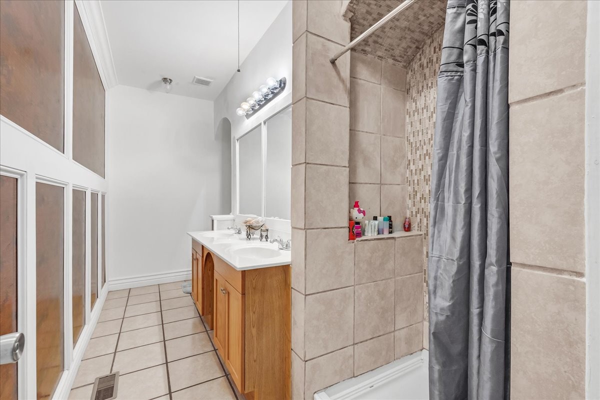 232 Paragon Dr