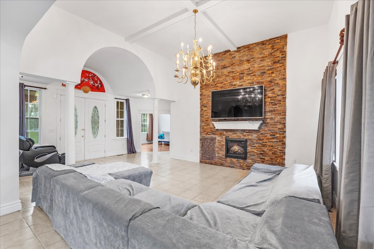 232 Paragon Dr