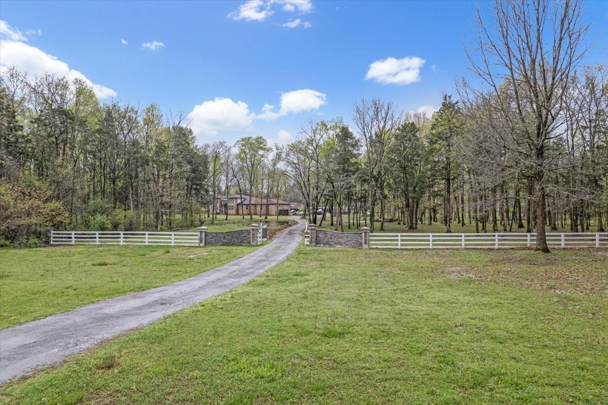 232 Paragon Dr