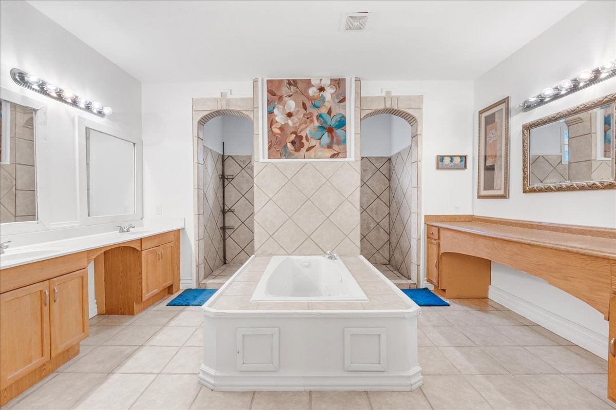 232 Paragon Dr