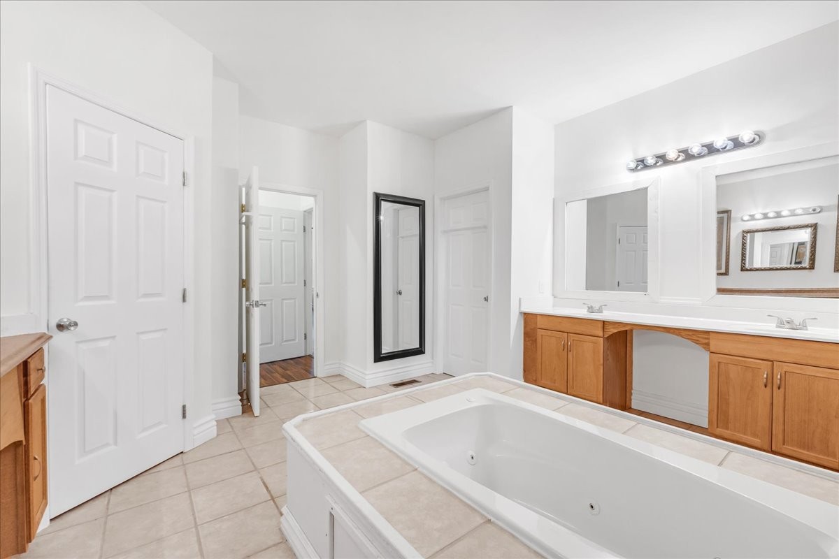 232 Paragon Dr