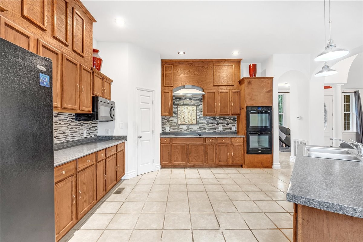 232 Paragon Dr