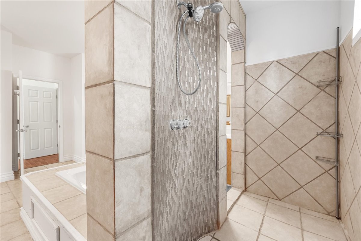 232 Paragon Dr