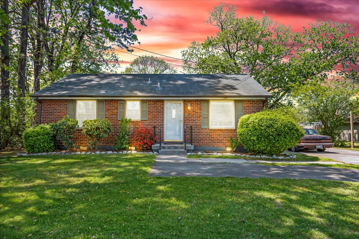 5017 Madeline Dr