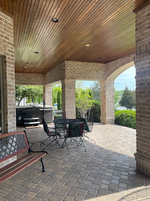 889 Plantation Blvd