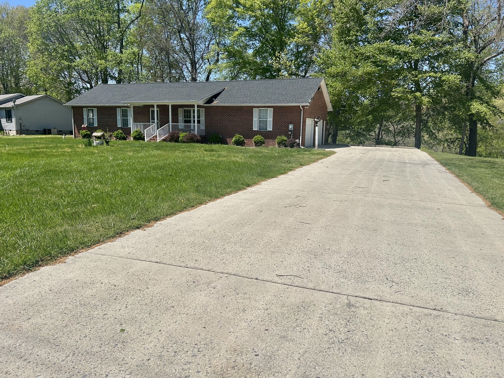 23 River Bluff Drive East