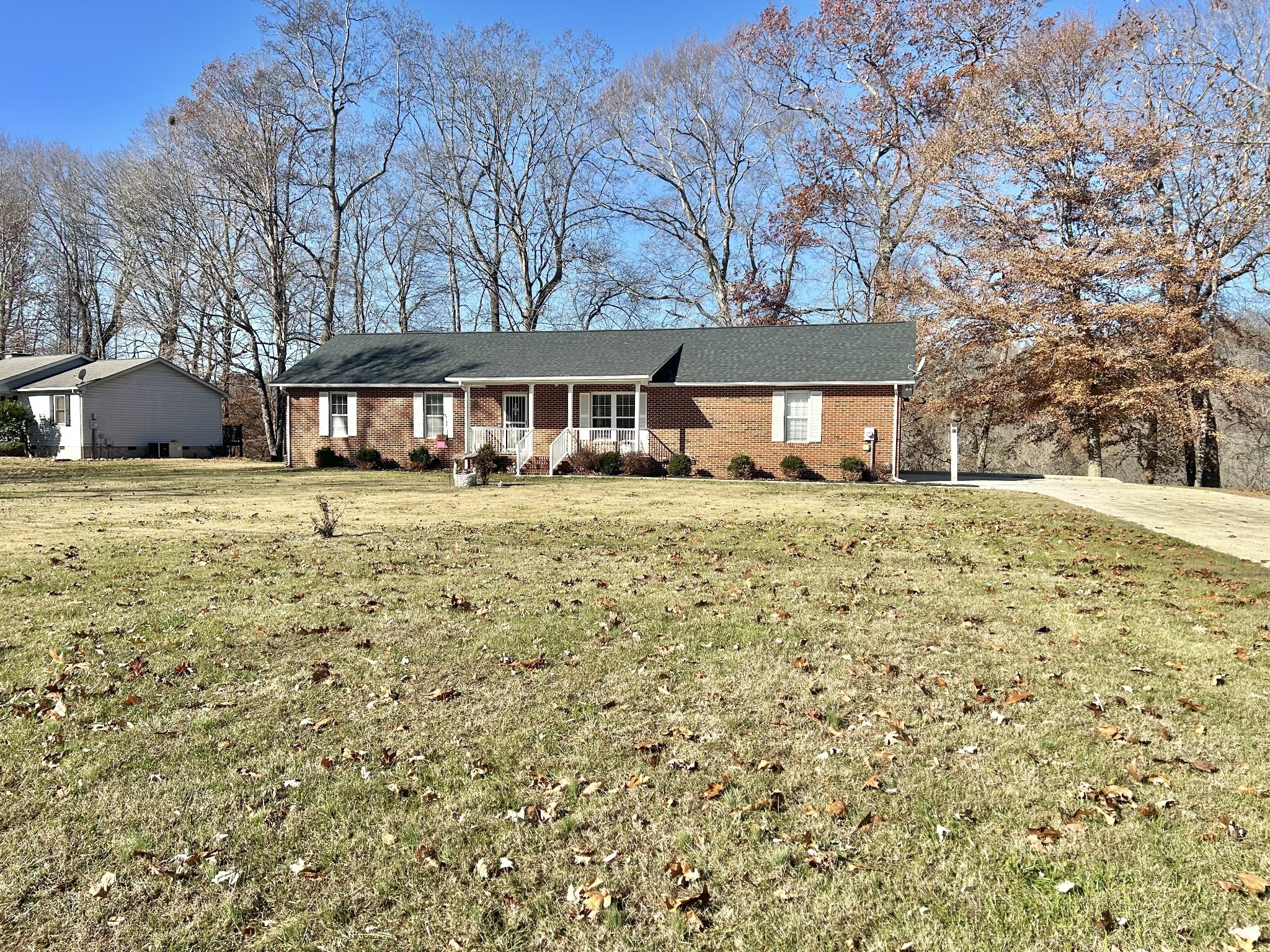 23 River Bluff Drive East