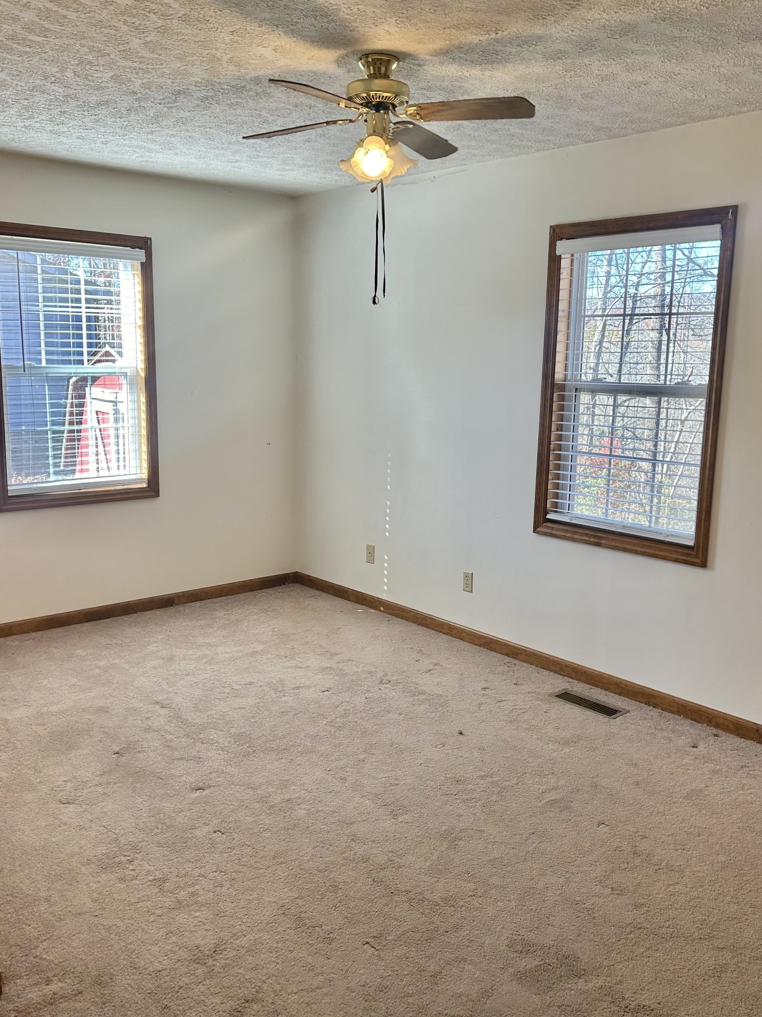 23 River Bluff Drive East