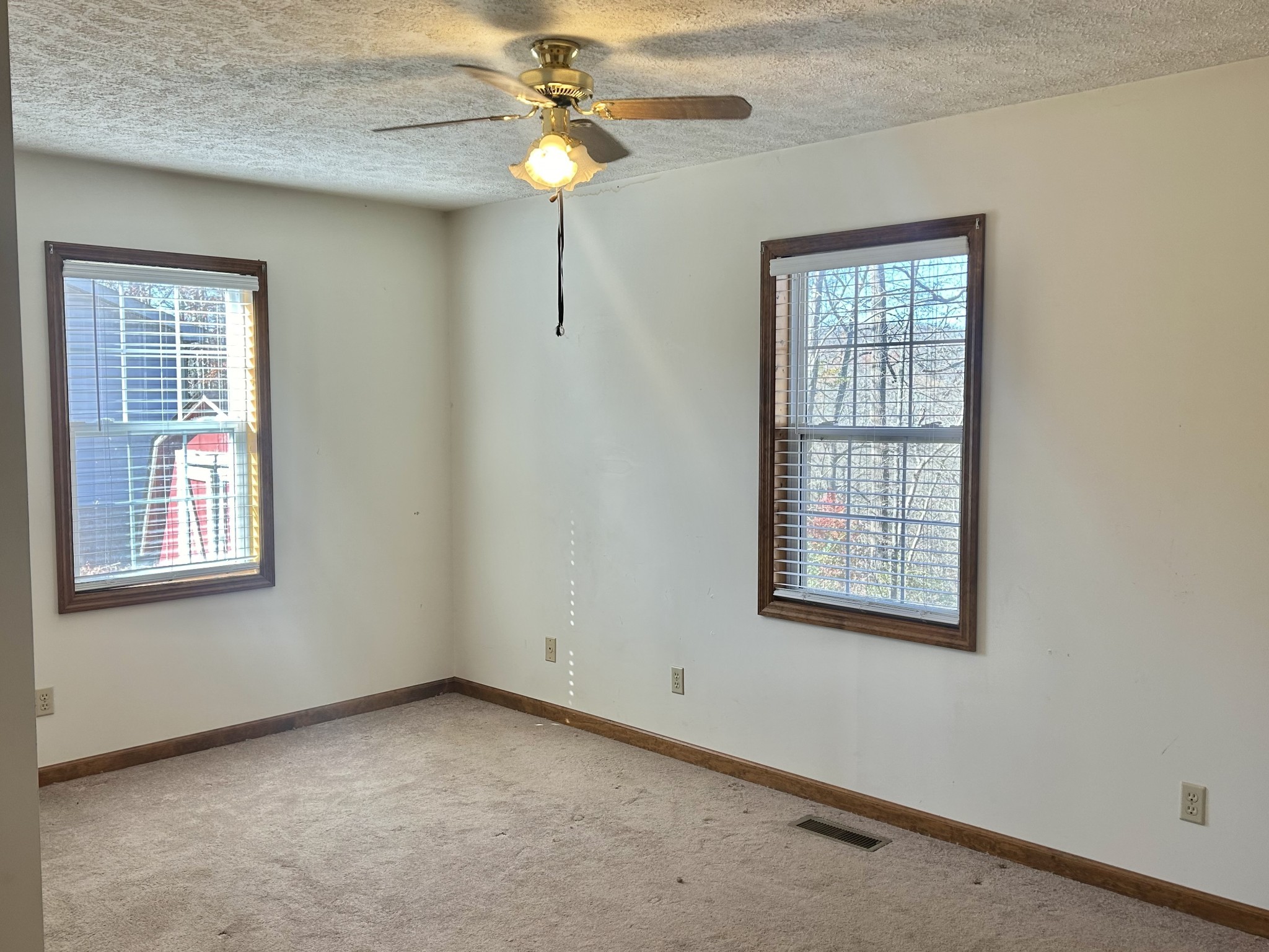 23 River Bluff Drive East