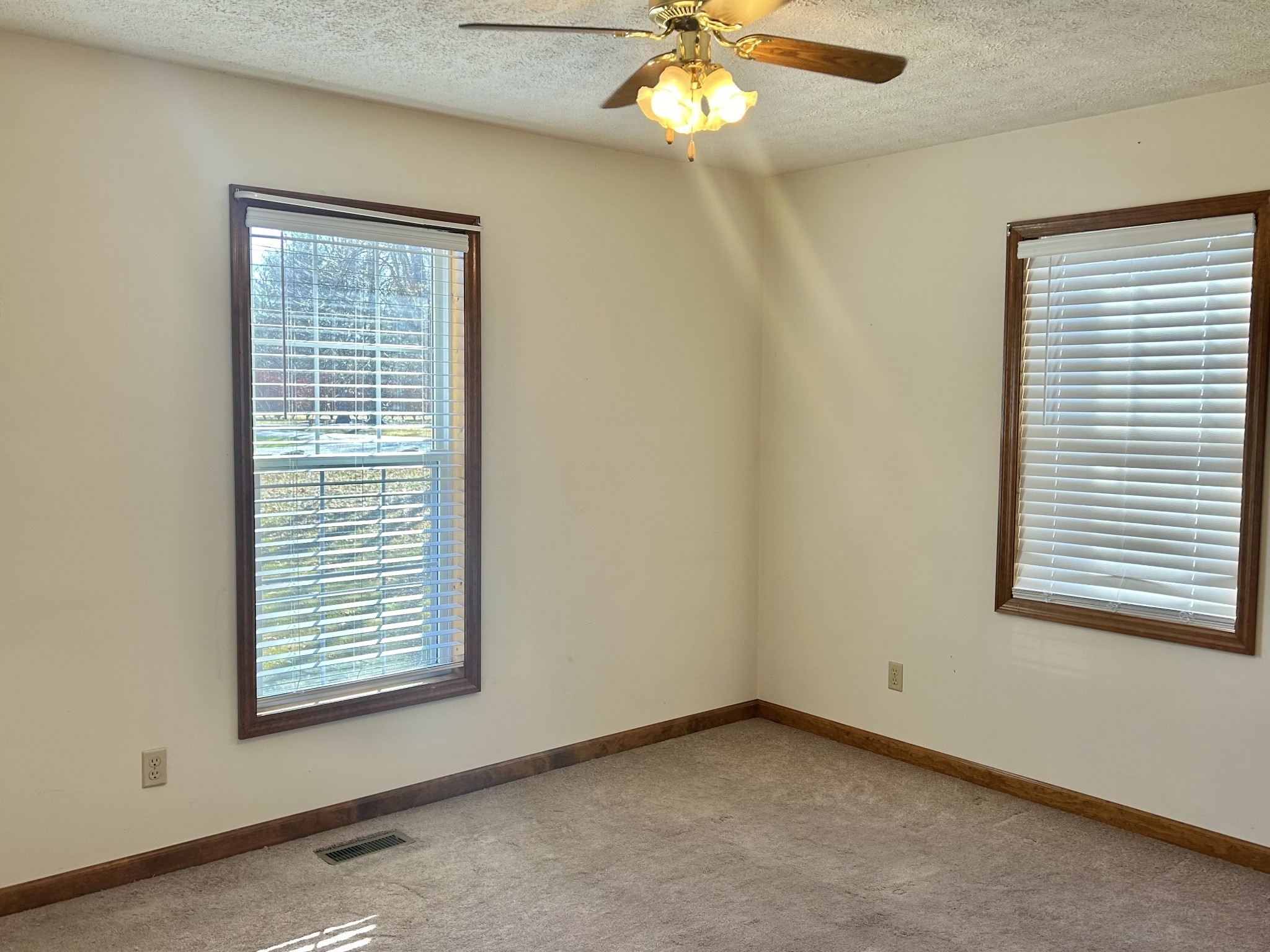 23 River Bluff Drive East