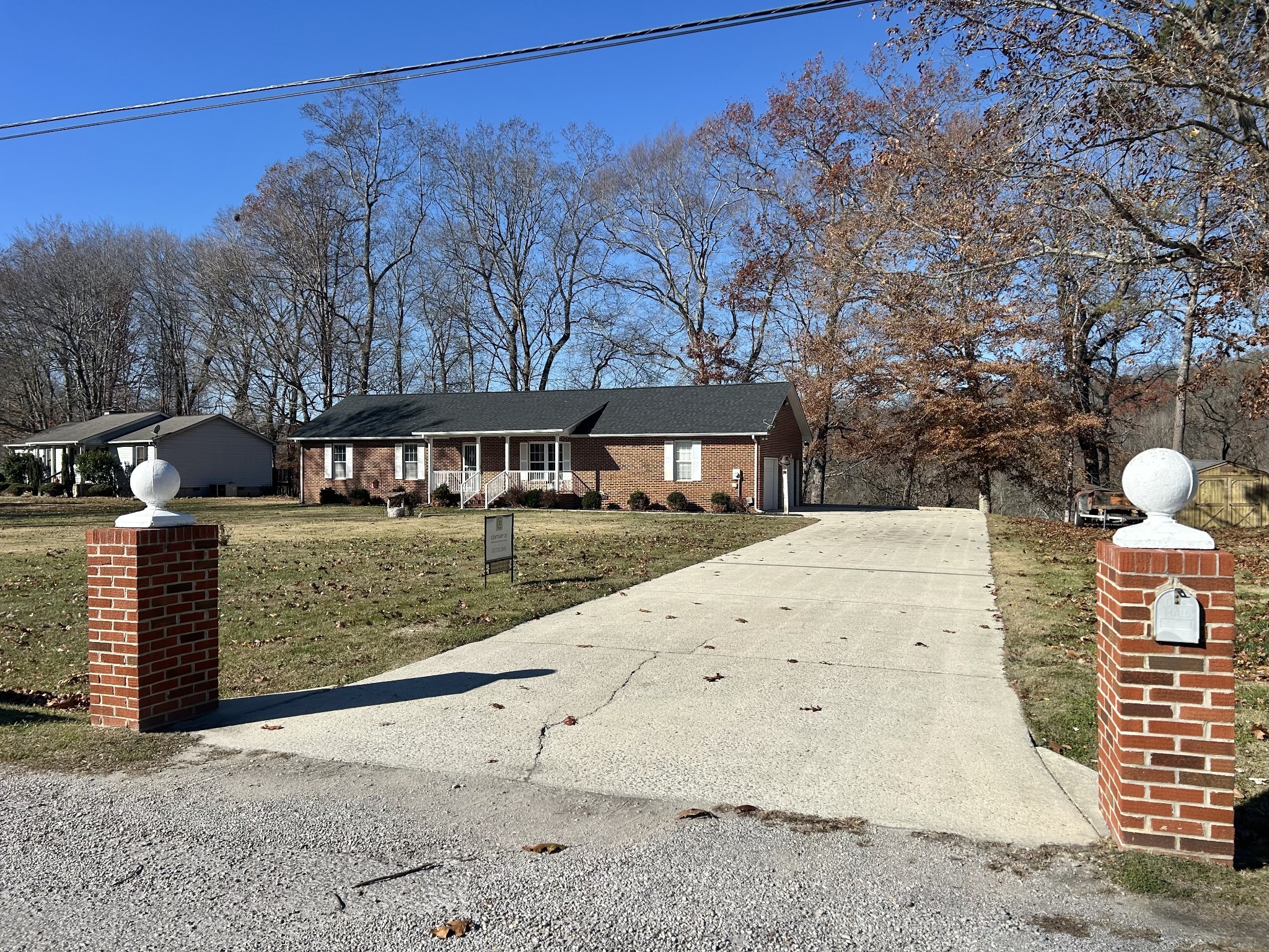 23 River Bluff Drive East