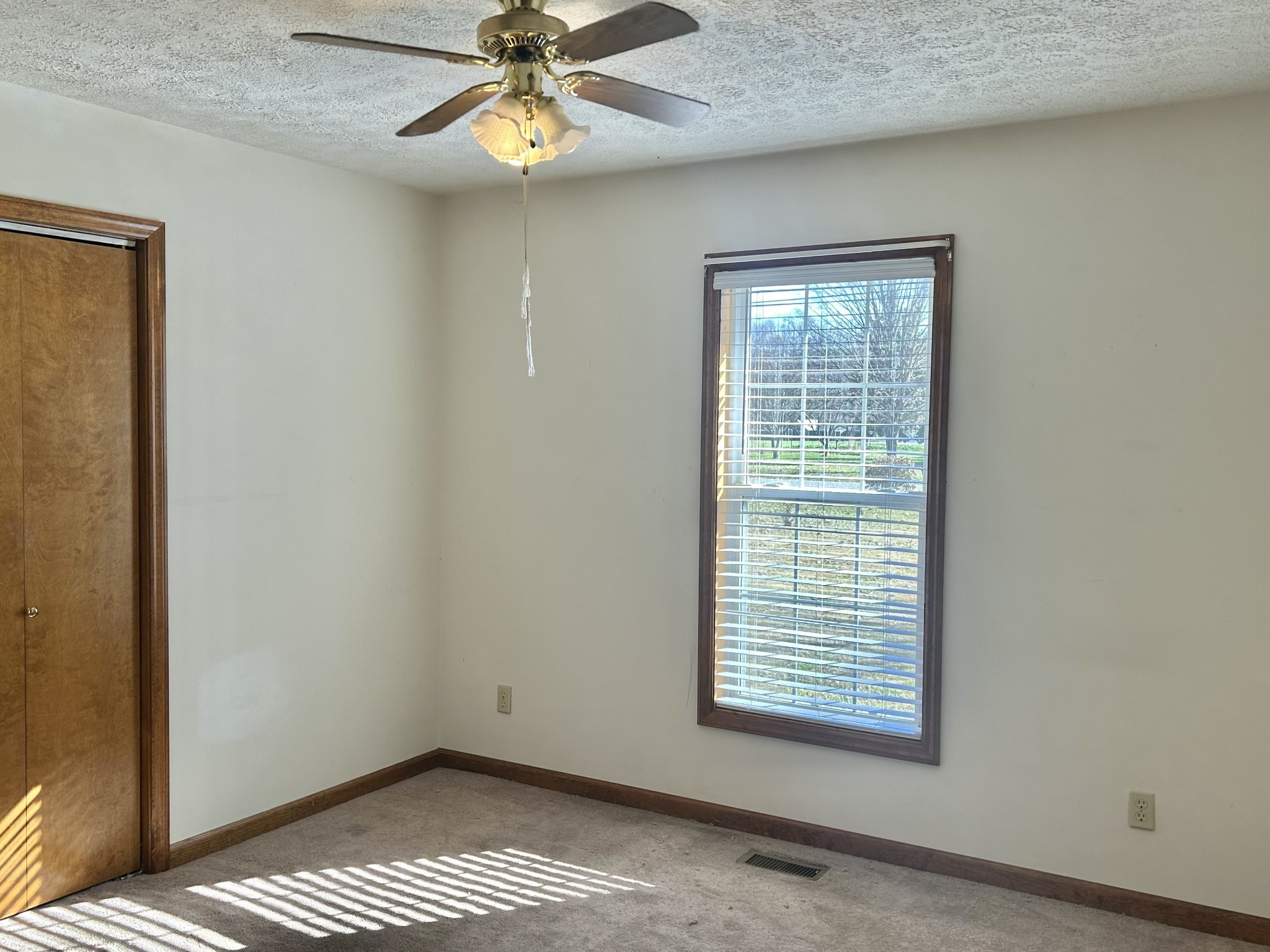 23 River Bluff Drive East