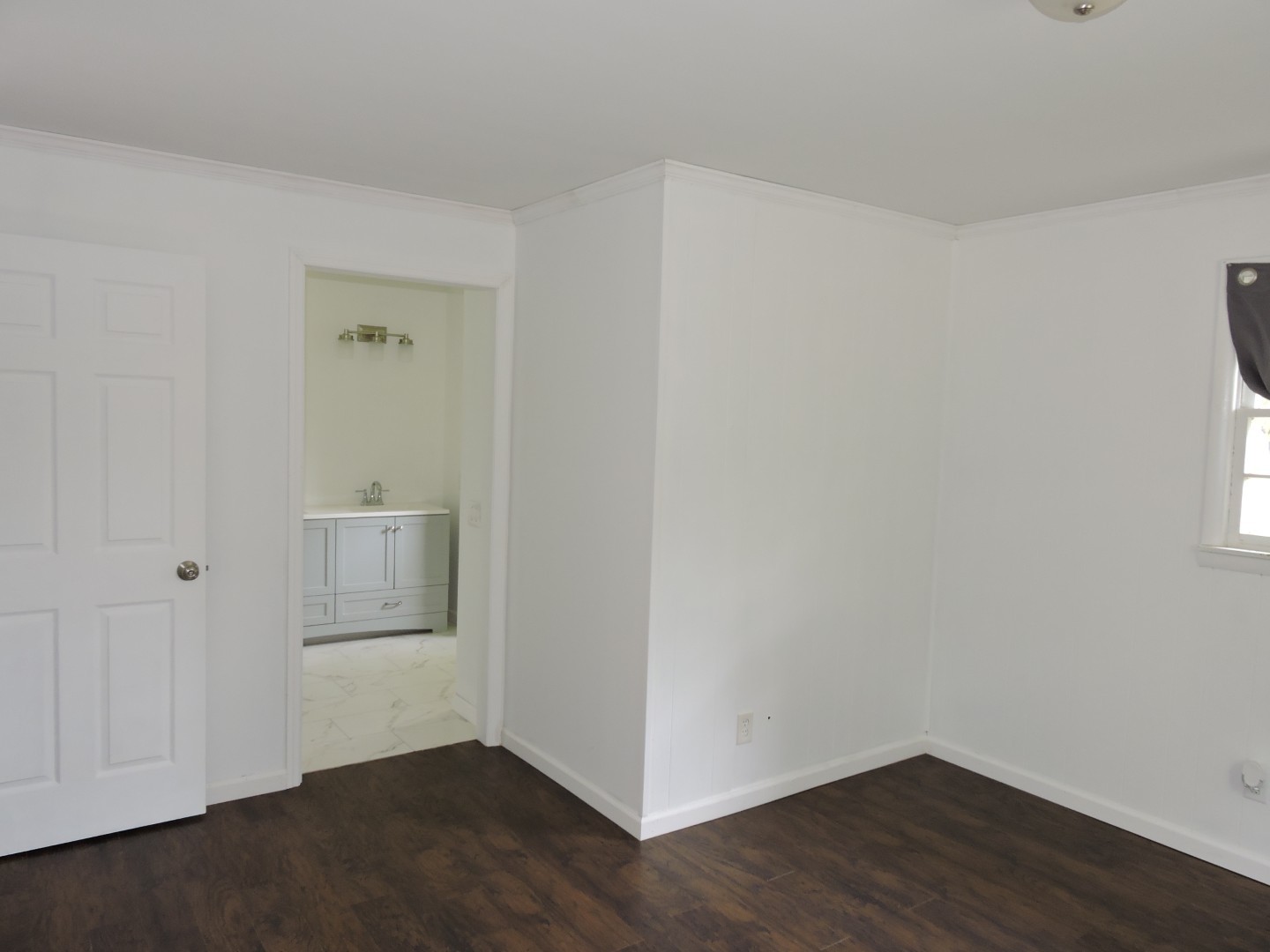 670 Sunset Cir