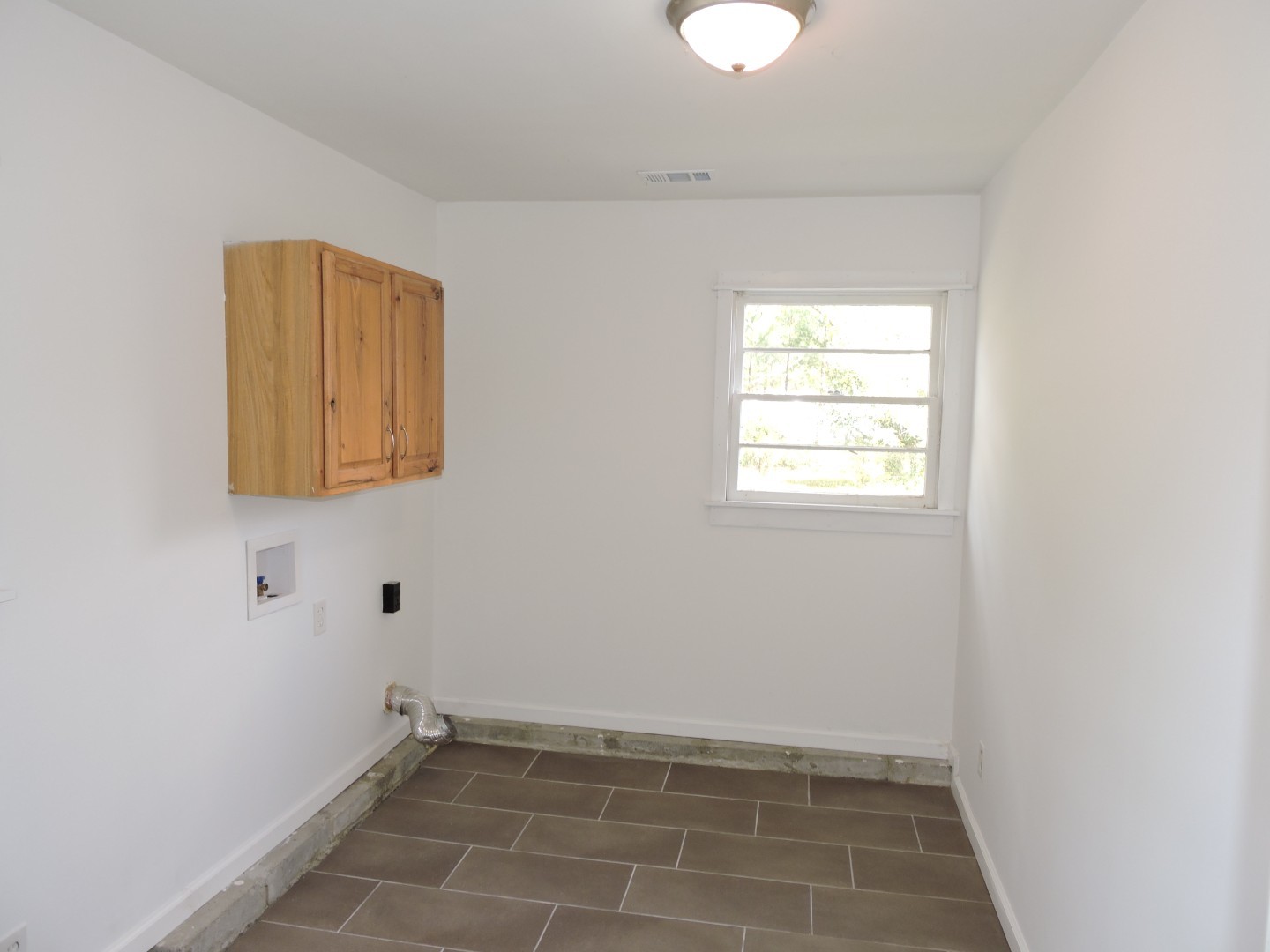 670 Sunset Cir