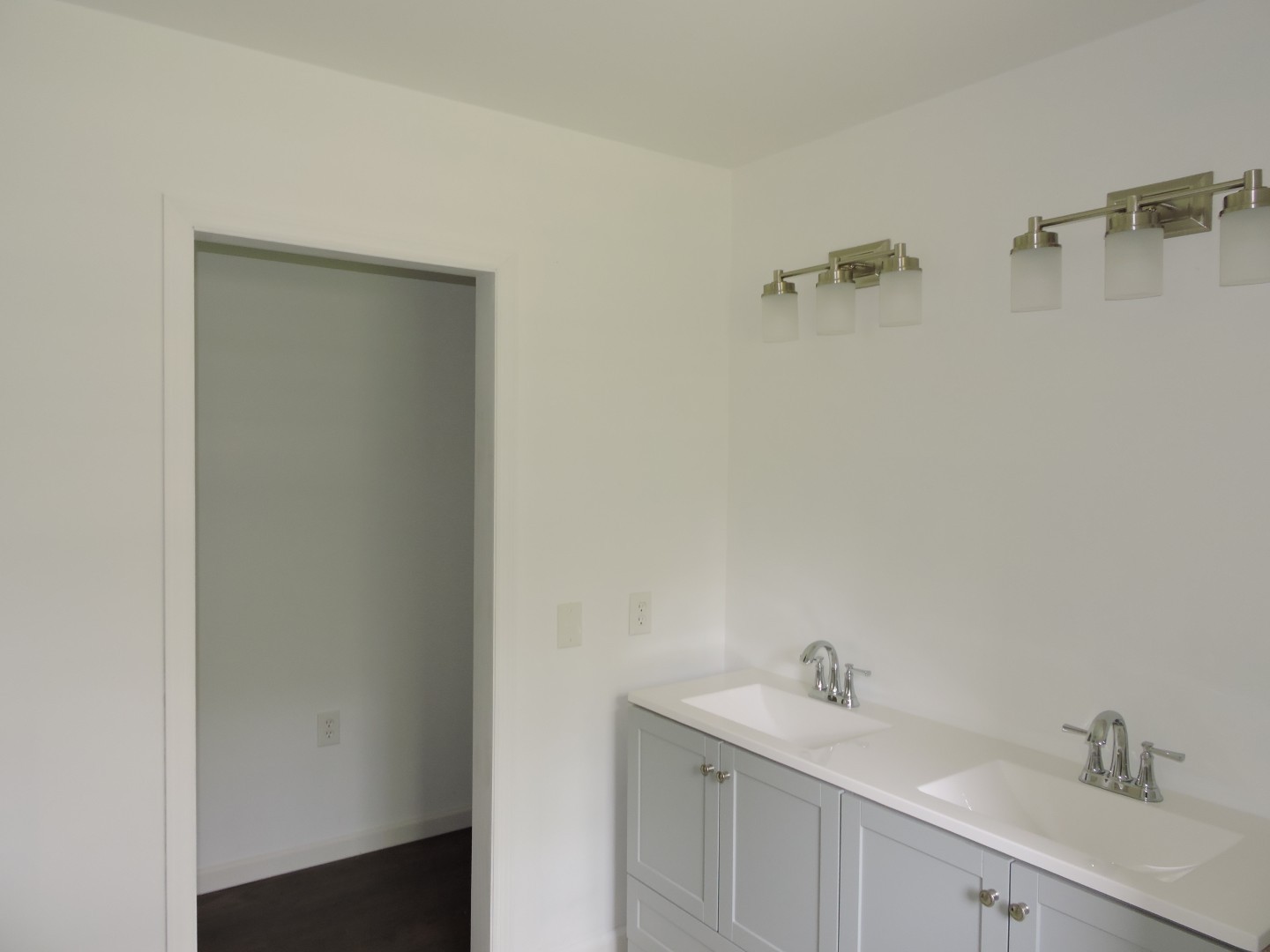 670 Sunset Cir