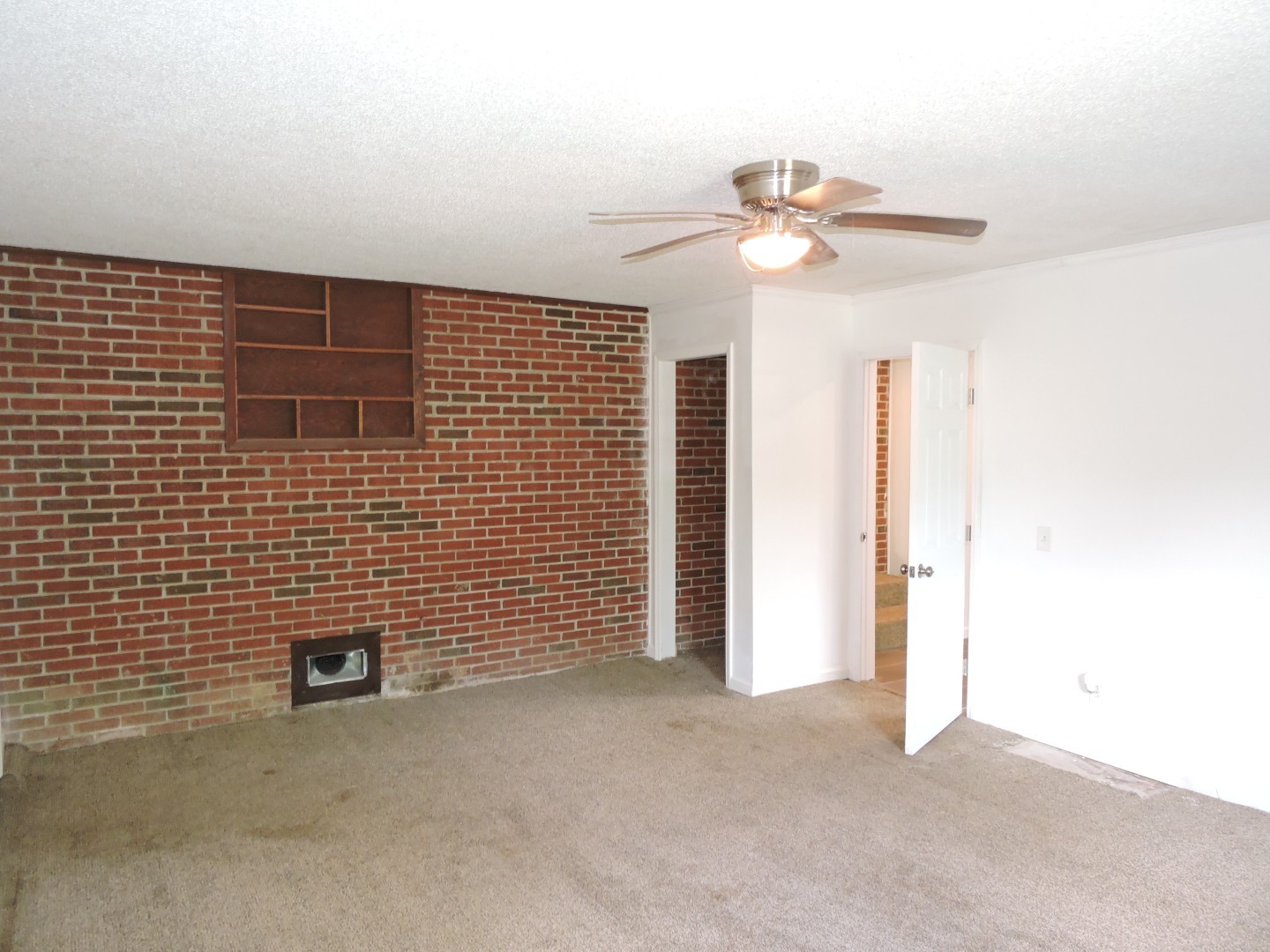 670 Sunset Cir