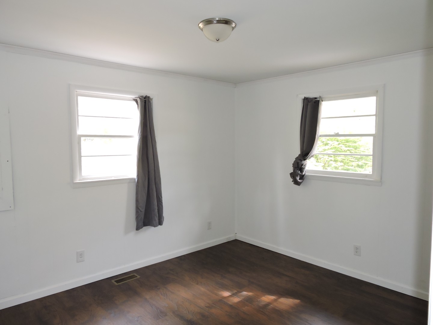 670 Sunset Cir