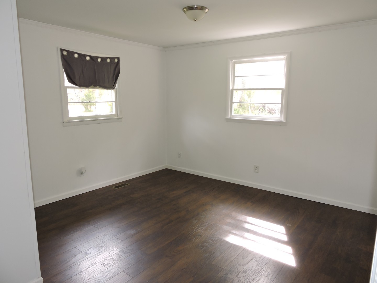 670 Sunset Cir