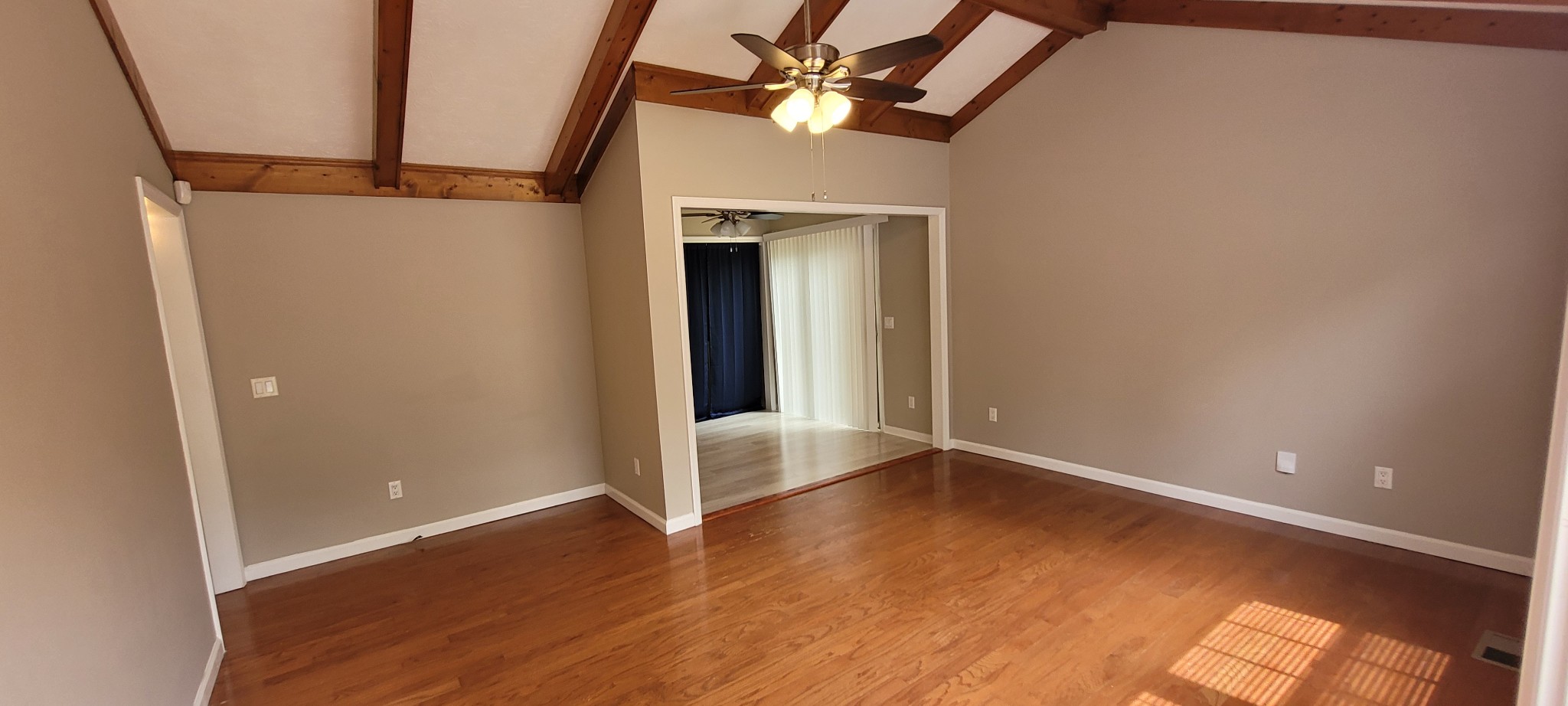 1025 Hollis Ln