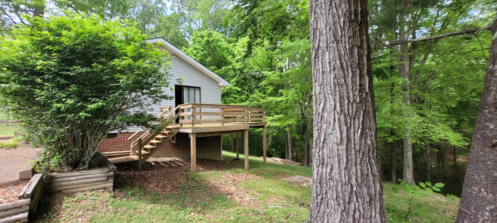 1025 Hollis Ln