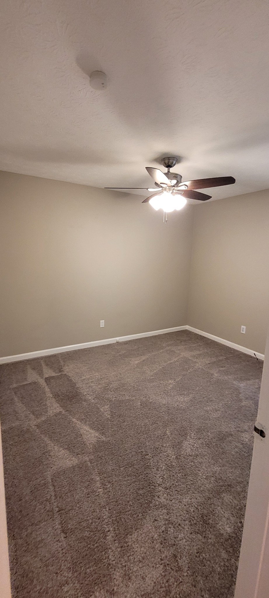 1025 Hollis Ln
