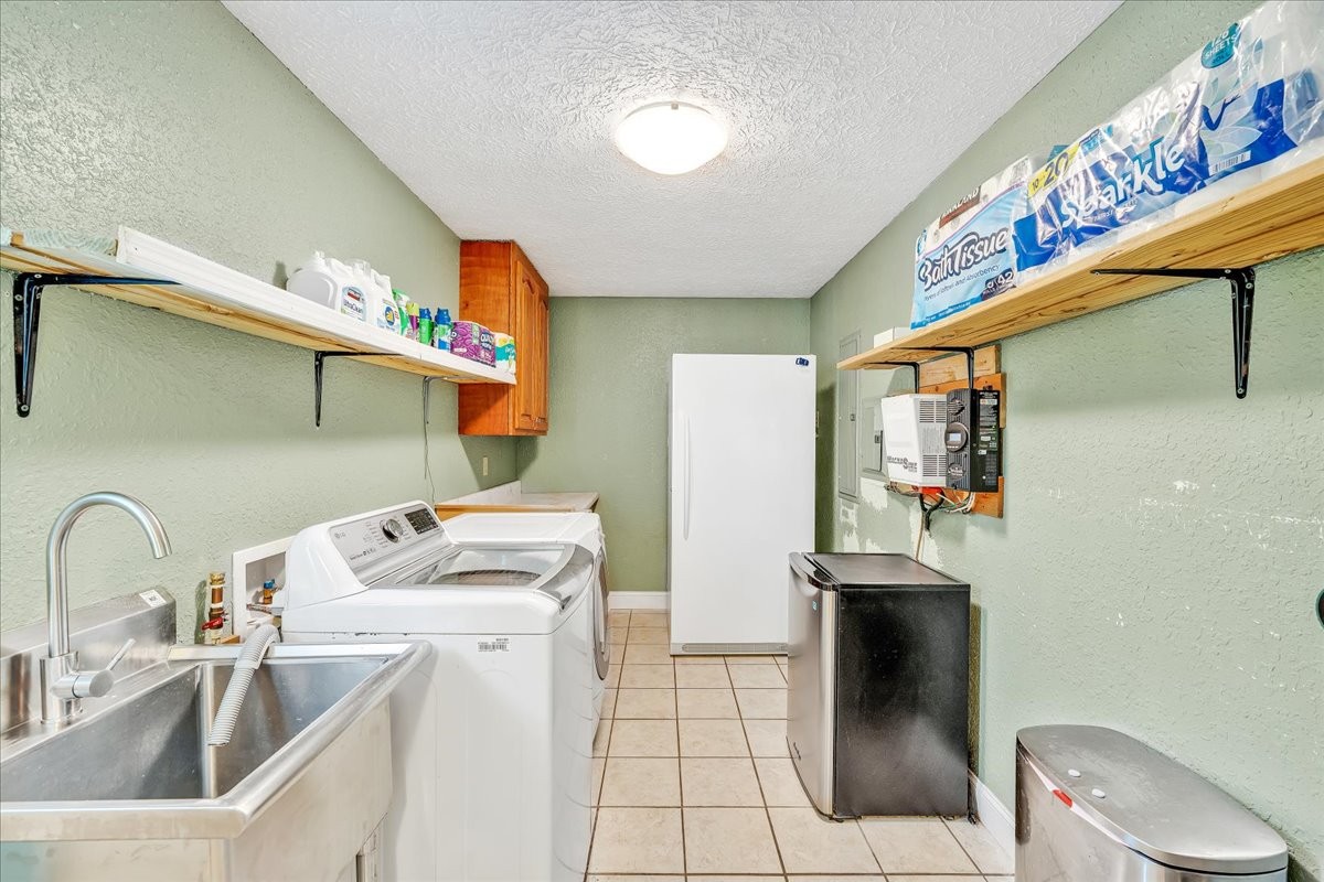 5384 Colony Rd