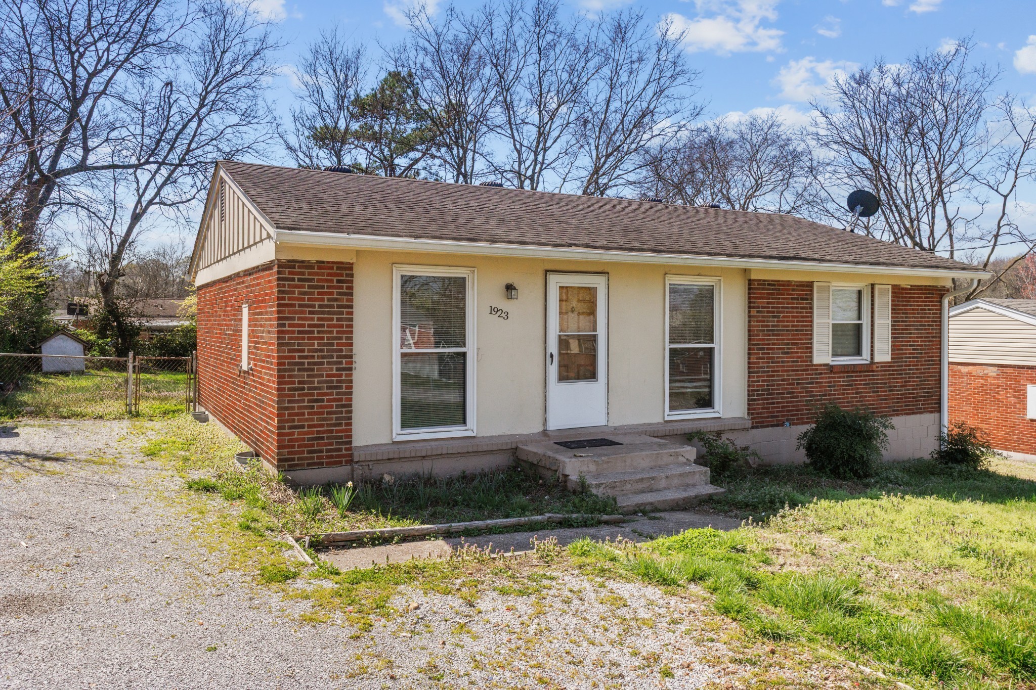 1923 Dabbs Ave