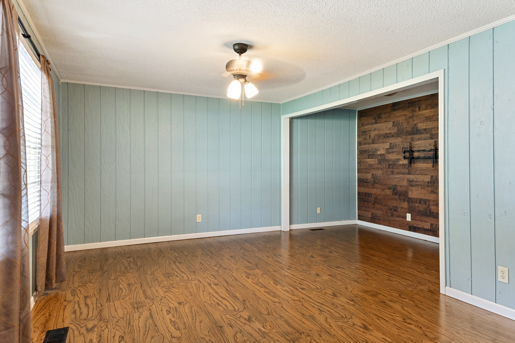 230 Lee Ln