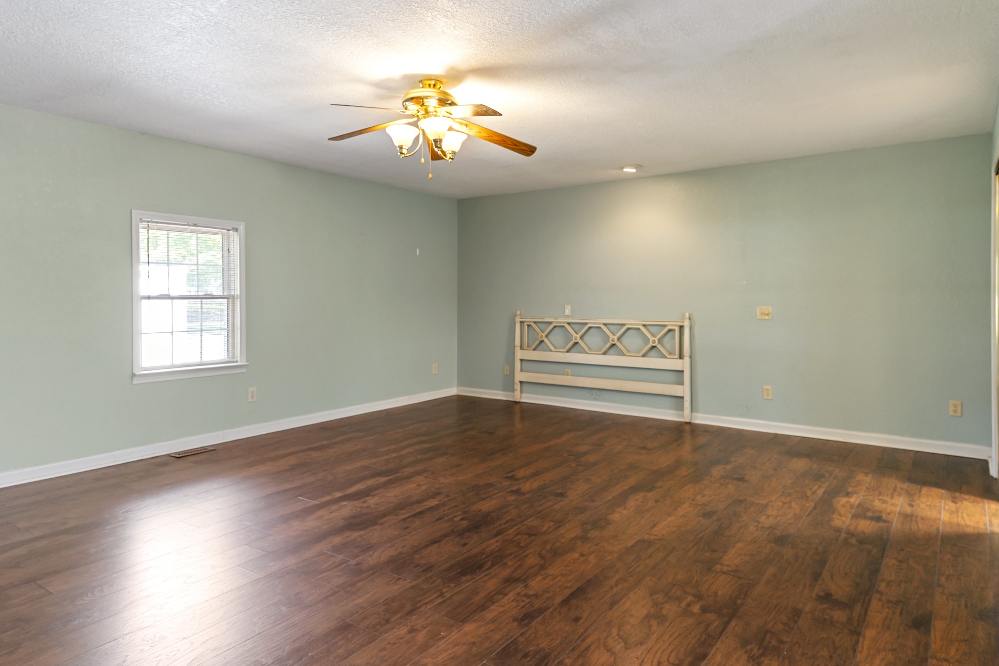 230 Lee Ln