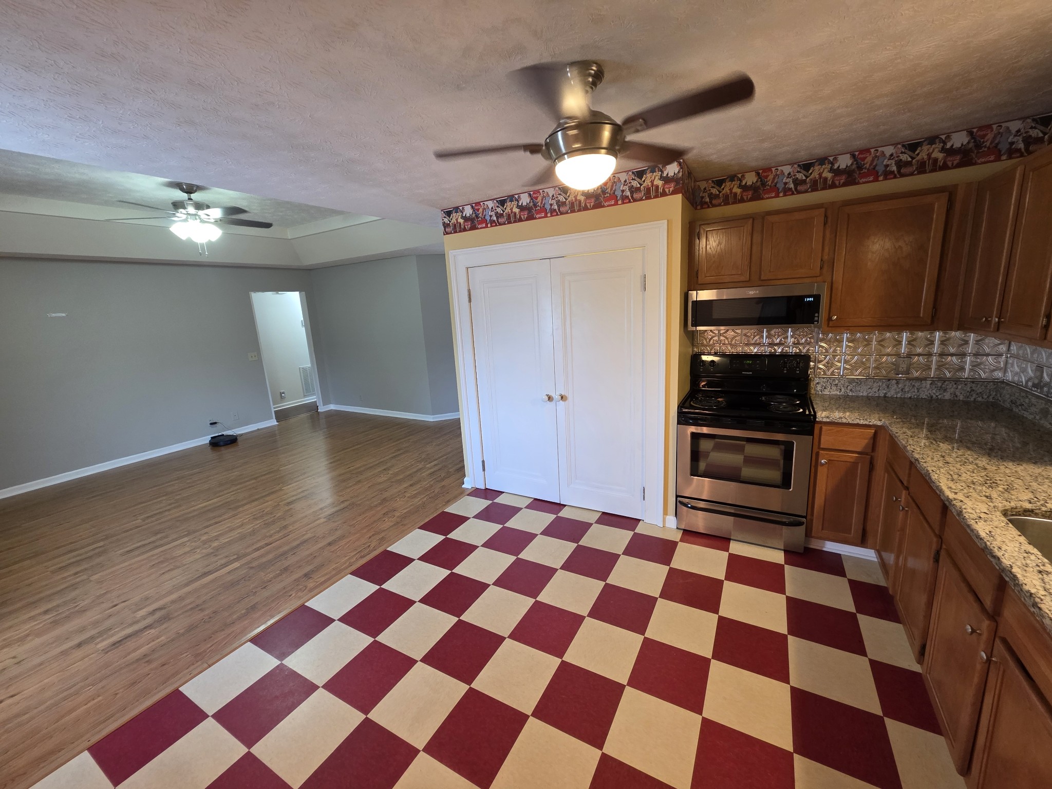 400 Elaine Ct