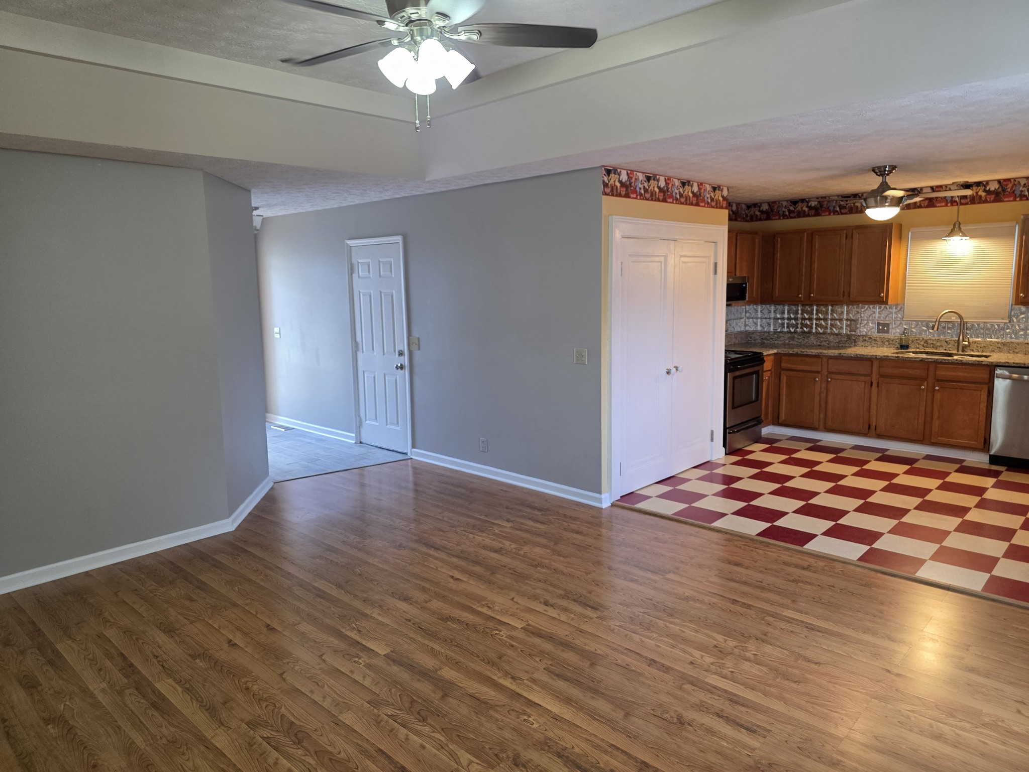400 Elaine Ct