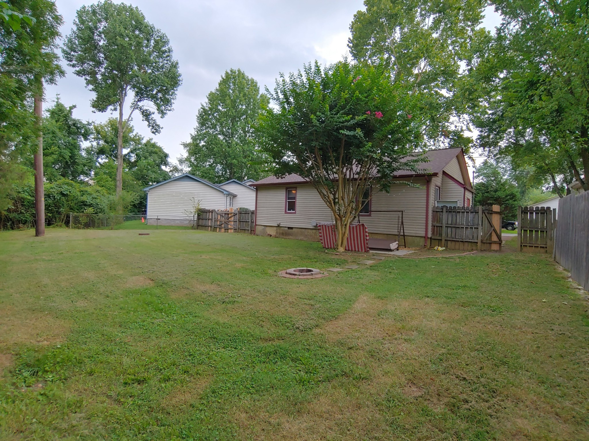 821 Heritage Cir